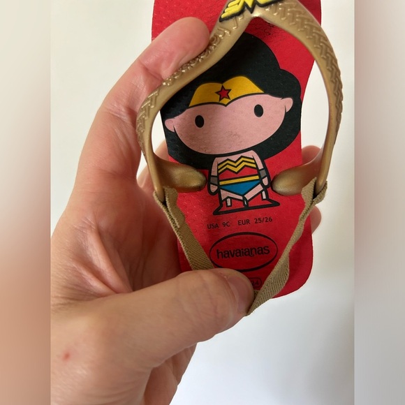 Wonder Woman Havaianas Flip Flops - Picture 2 of 5